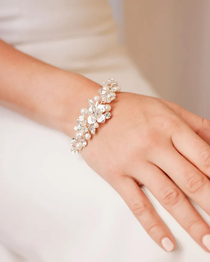 Bracelets Dareth Colburn Petite Pearl Floral Bracelet
