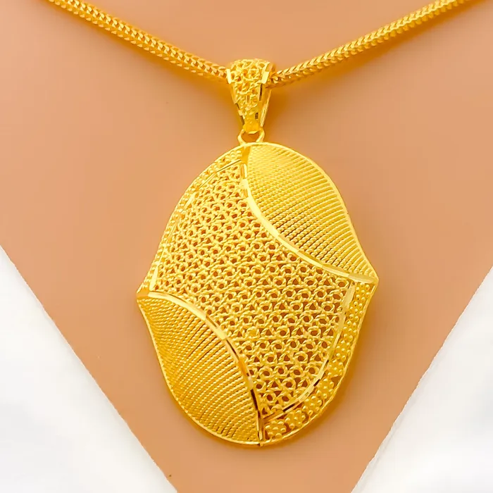 PreStyled Sets Andaaz Jewelers Sophisticated Vibrant 22K Gold Pendant Set