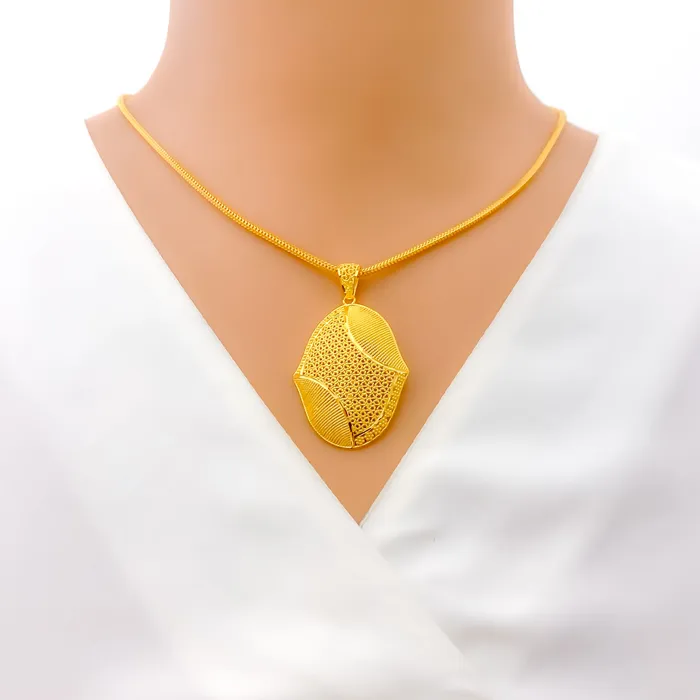 PreStyled Sets Andaaz Jewelers Sophisticated Vibrant 22K Gold Pendant Set