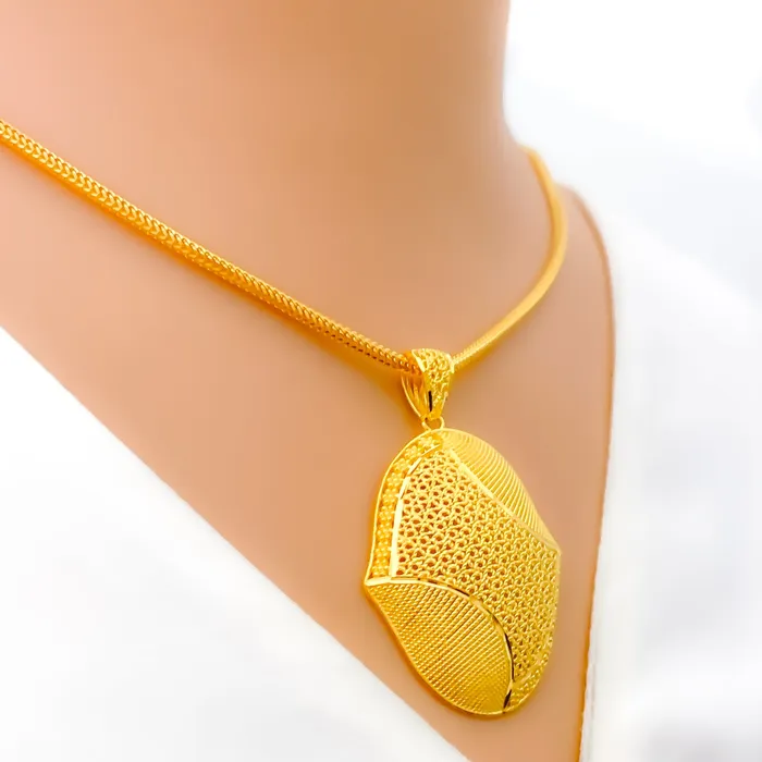 PreStyled Sets Andaaz Jewelers Sophisticated Vibrant 22K Gold Pendant Set