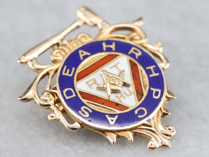 Vintage Gold Masonic Pin or Pendant Market Square Jewelers PreStyled Sets Vintage Gold Masonic Pin or Pendant Market Square Jewelers PreStyled Sets