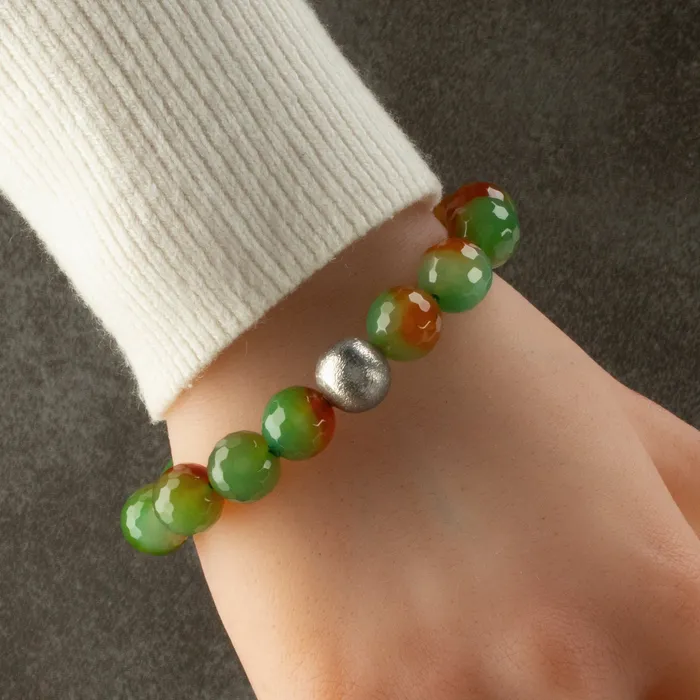 Kalifano Bracelets Faceted Agate 12mm Gemstone Bead Elastic Bracelet with Matte Silver Accent Bead