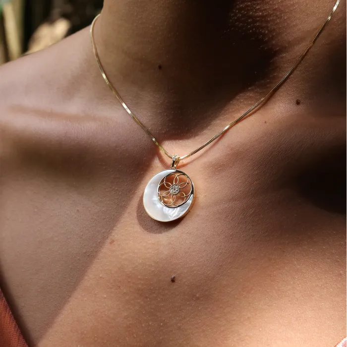 Maui Divers Jewelry Necklaces Moon Protea Star Mother of Pearl Pendant in Gold with Diamonds 25mm
