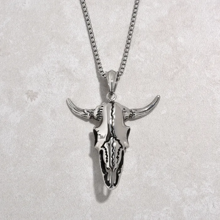 Necklaces Kalifano Silver Large Bull Skull Steel Hearts Necklace