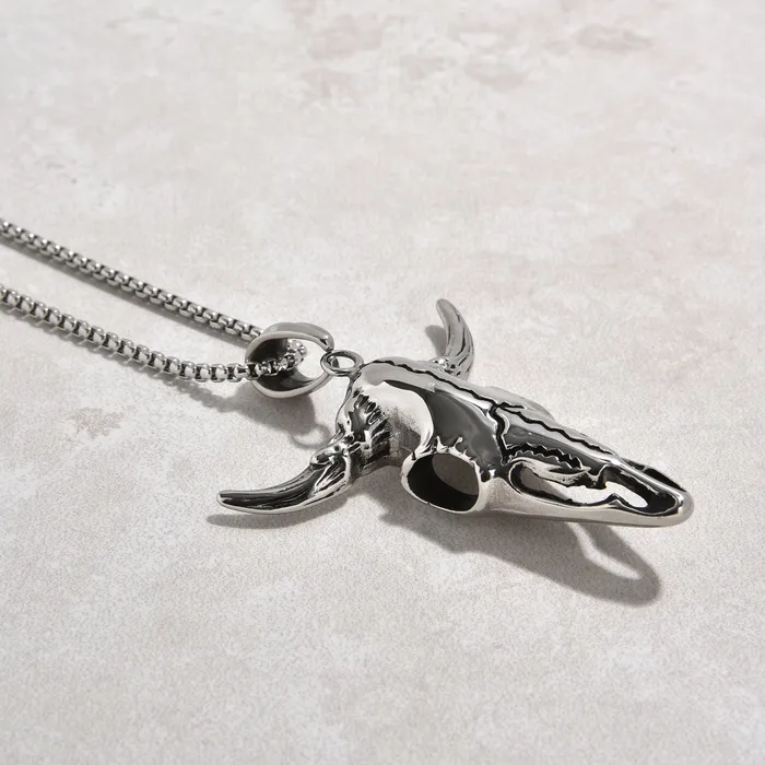 Necklaces Kalifano Silver Large Bull Skull Steel Hearts Necklace