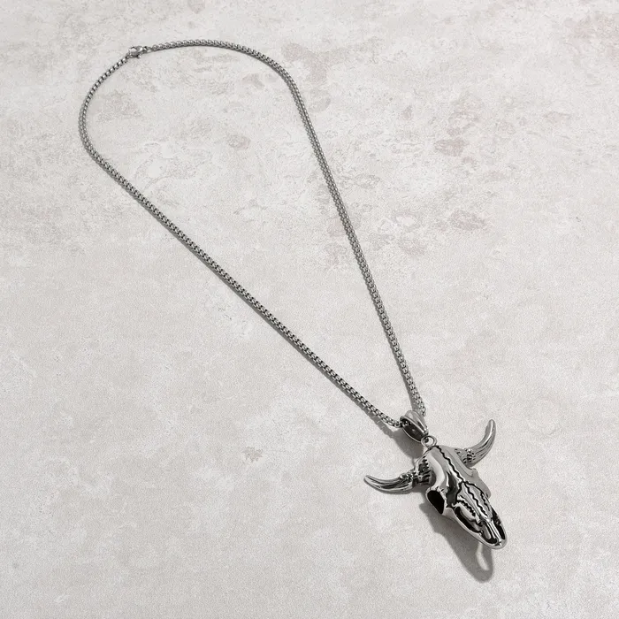 Necklaces Kalifano Silver Large Bull Skull Steel Hearts Necklace