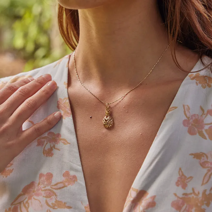 Necklaces Maui Divers Jewelry Aloha Pineapple Pendant in Gold