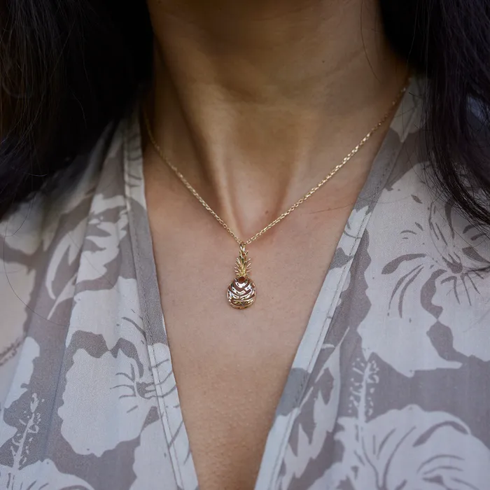 Necklaces Maui Divers Jewelry Aloha Pineapple Pendant in Gold