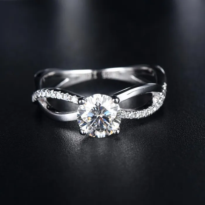 Twist Design With Split Shank 100ct Round Cut Flawless Moissanite Rings